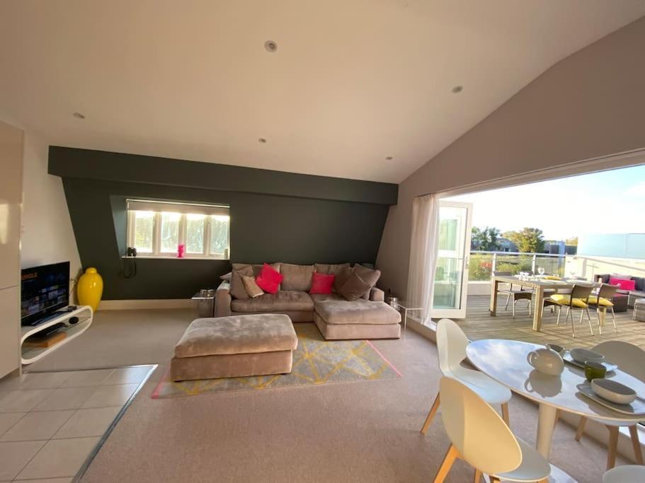 Reed Warbler - Hm111 - Lower Mill Estate Penthouse Apartment With Spa Access Somerford Keynes Bagian luar foto