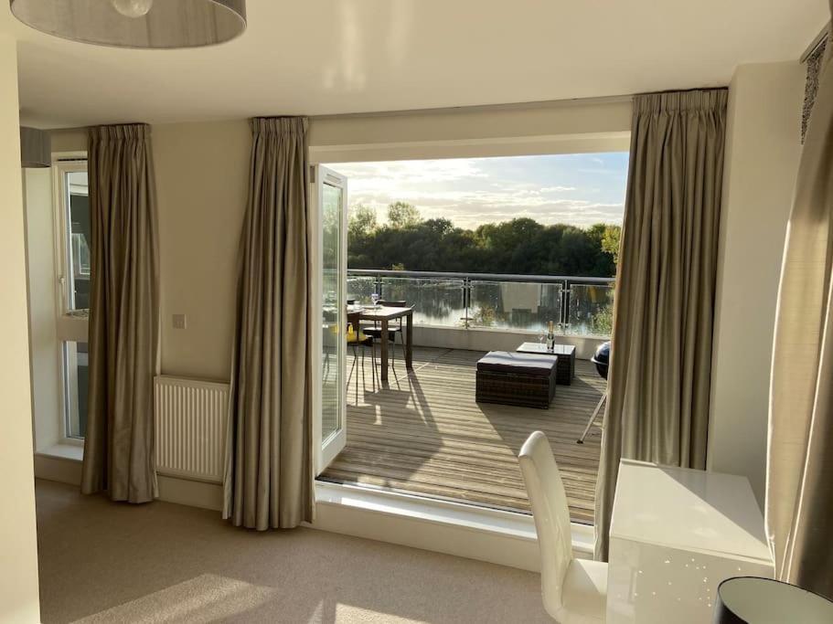 Reed Warbler - Hm111 - Lower Mill Estate Penthouse Apartment With Spa Access Somerford Keynes Bagian luar foto